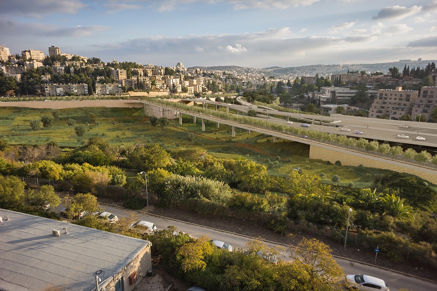 דירות ליד כביש סואן בכניסה לירושלים (יחצ)
