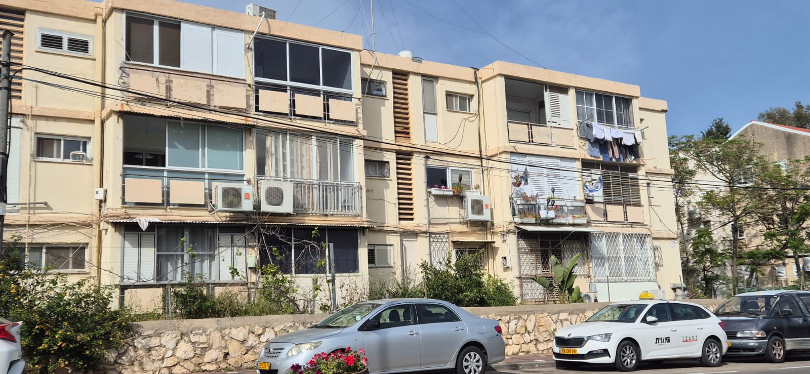דירות ישנות (איציק יצחקי)