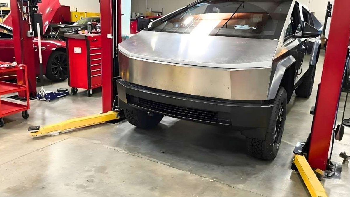 Tesla Owner Loses $7,000 on Two Failed Trucks - tesla cybertruck owner