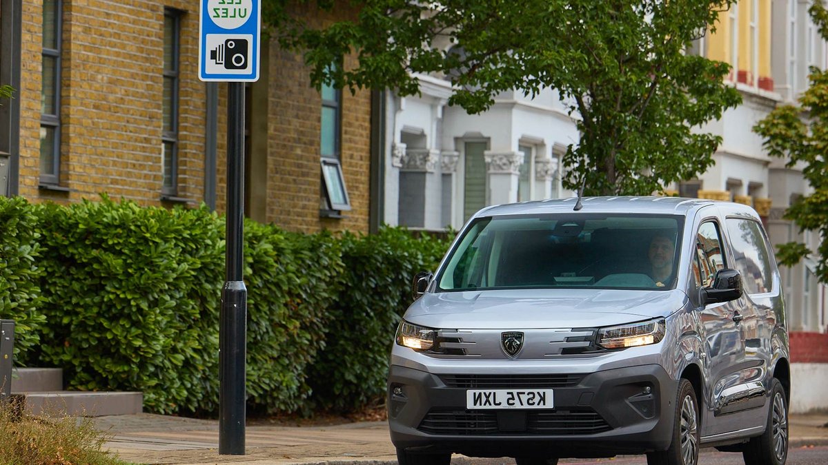 Van drivers face £780 annual clean air charge - clean air charge