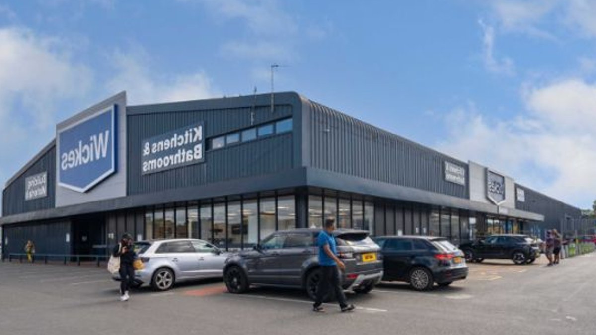 Rothschild buys two UK retail warehouses Rothschild buys two UK retail warehouses - retail warehouses