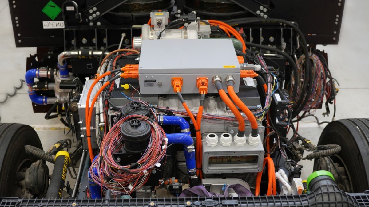 Hydrogen truck gets new fuel cell stack Hydrogen truck gets new fuel cell stack - hydrogen truck