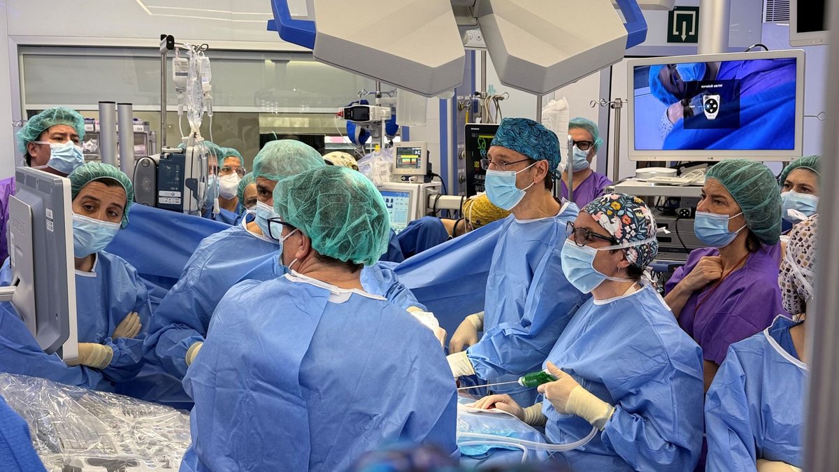 Europe's first operation performed on foetus with external intestines Europe's first operation performed on foetus with external intestines - foetal surgery