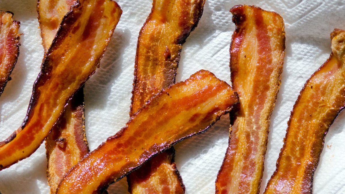 Overcrowding the pan prevents bacon from crisping Overcrowding the pan prevents bacon from crisping - crispy bacon