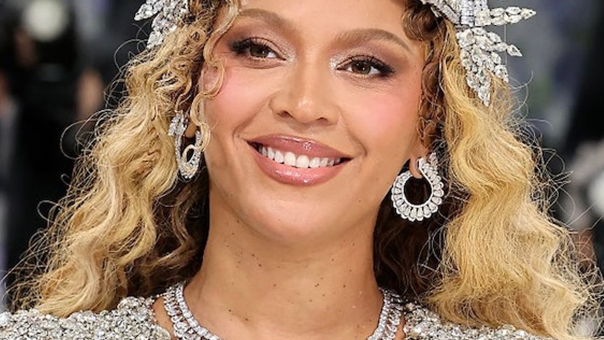Queen of Kalahari dazzles at diamond gala Queen of Kalahari dazzles at diamond gala - kalahari diamond