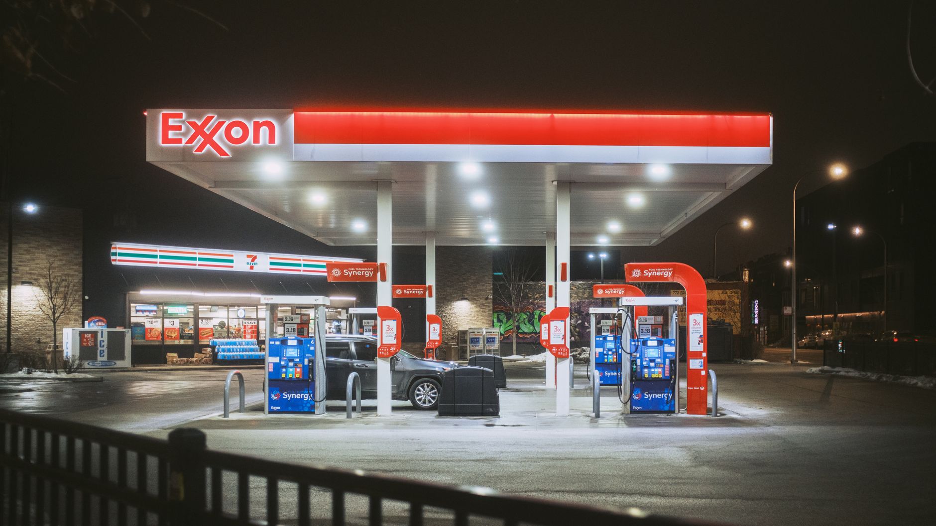 Exxon in Talks to Buy Shell’s US Chemicals Arm
