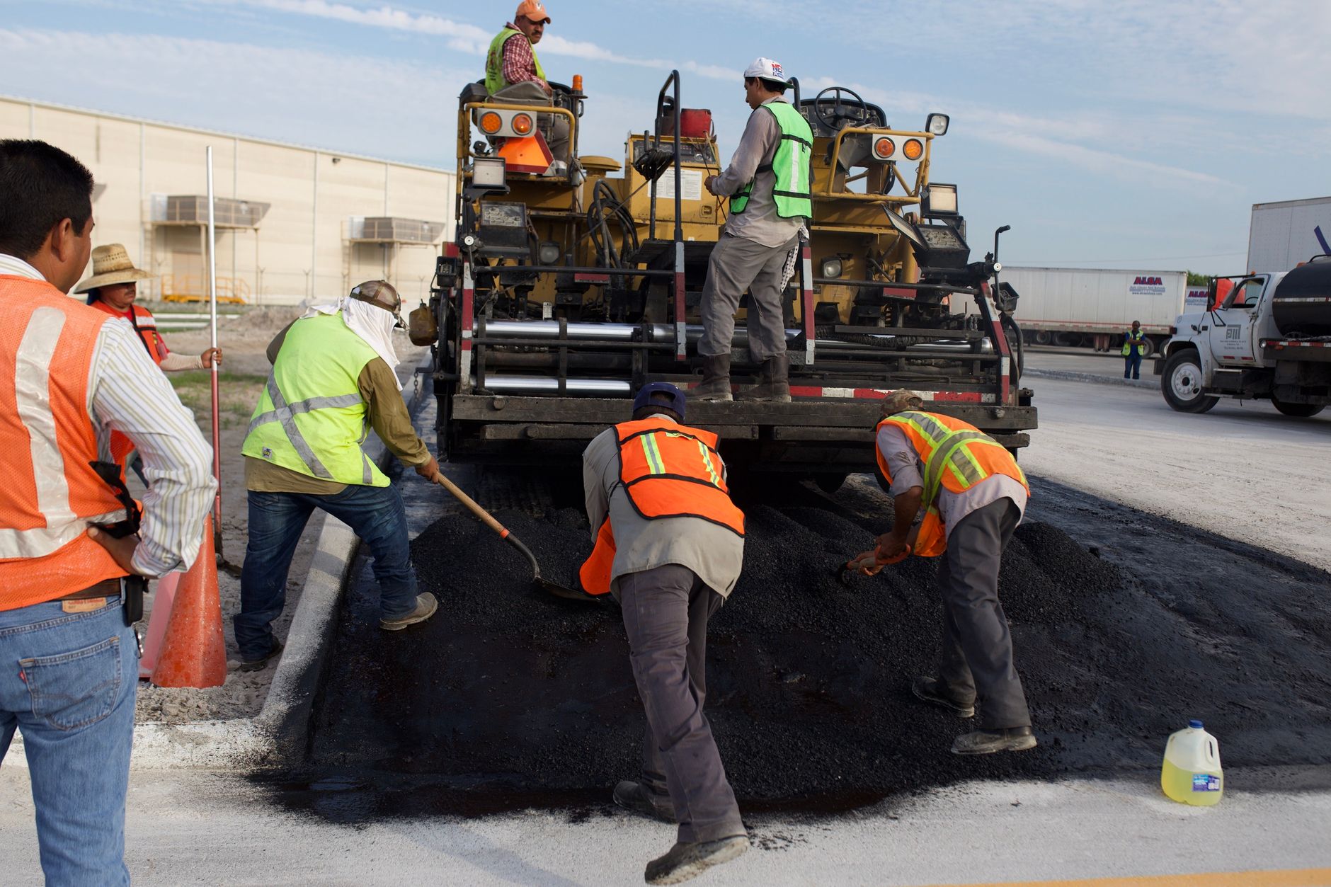 Asphalt Paving Tips That Help Plano Residents Avoid Cracks, Wear, and Early Damage
