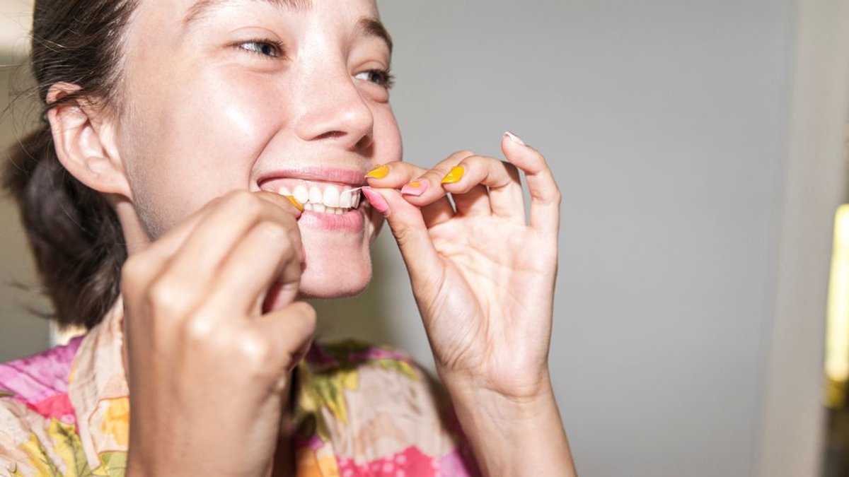 Dentists say flossing may help you live longer Dentists say flossing may help you live longer - flossing longevity