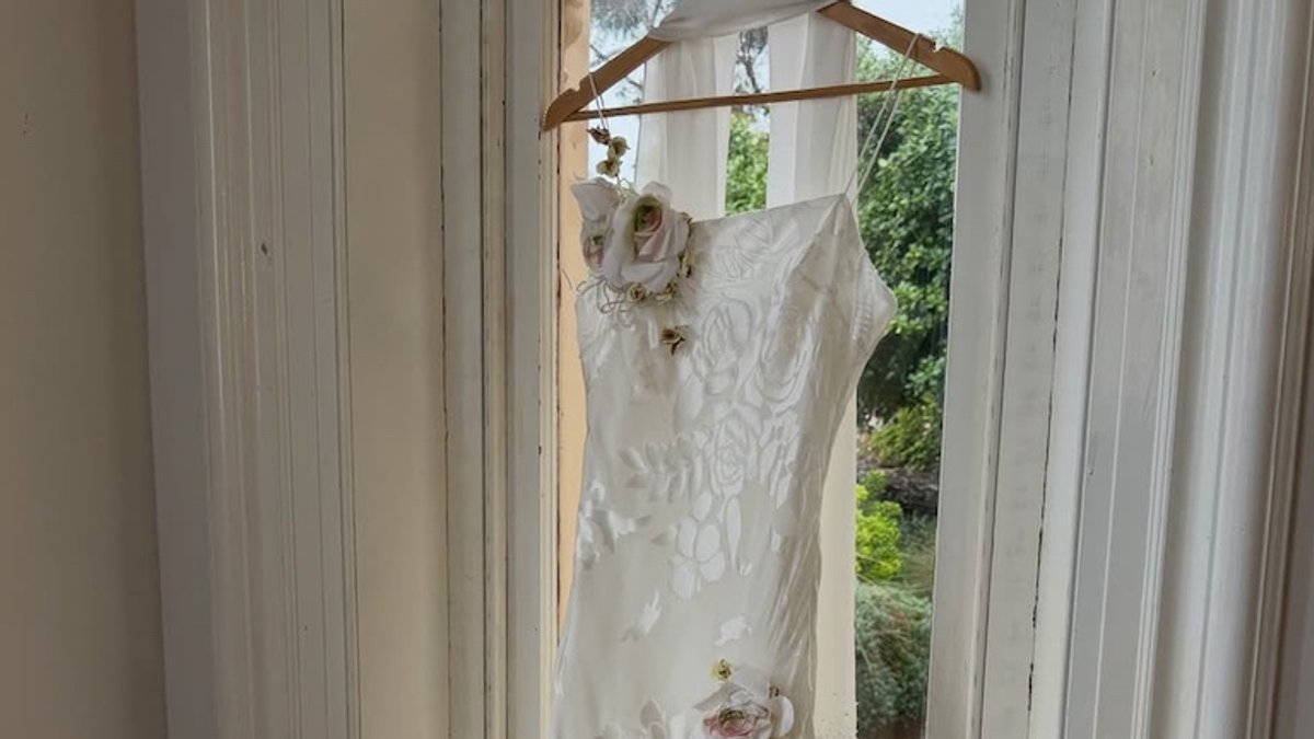 Brides give vintage a modern twist Brides give vintage a modern twist - vintage wedding