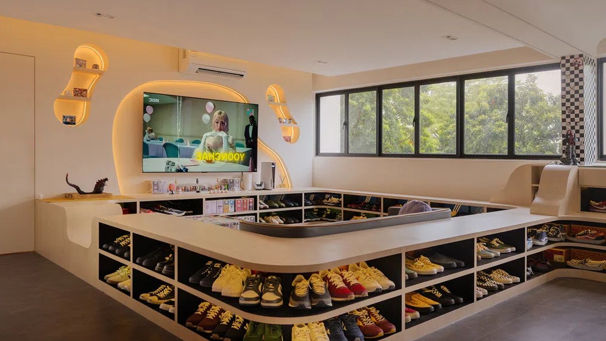Hougang Family Owns 157 Sneaker Pairs in 5-Room HDB Hougang Family Owns 157 Sneaker Pairs in 5-Room HDB - sneaker showcase