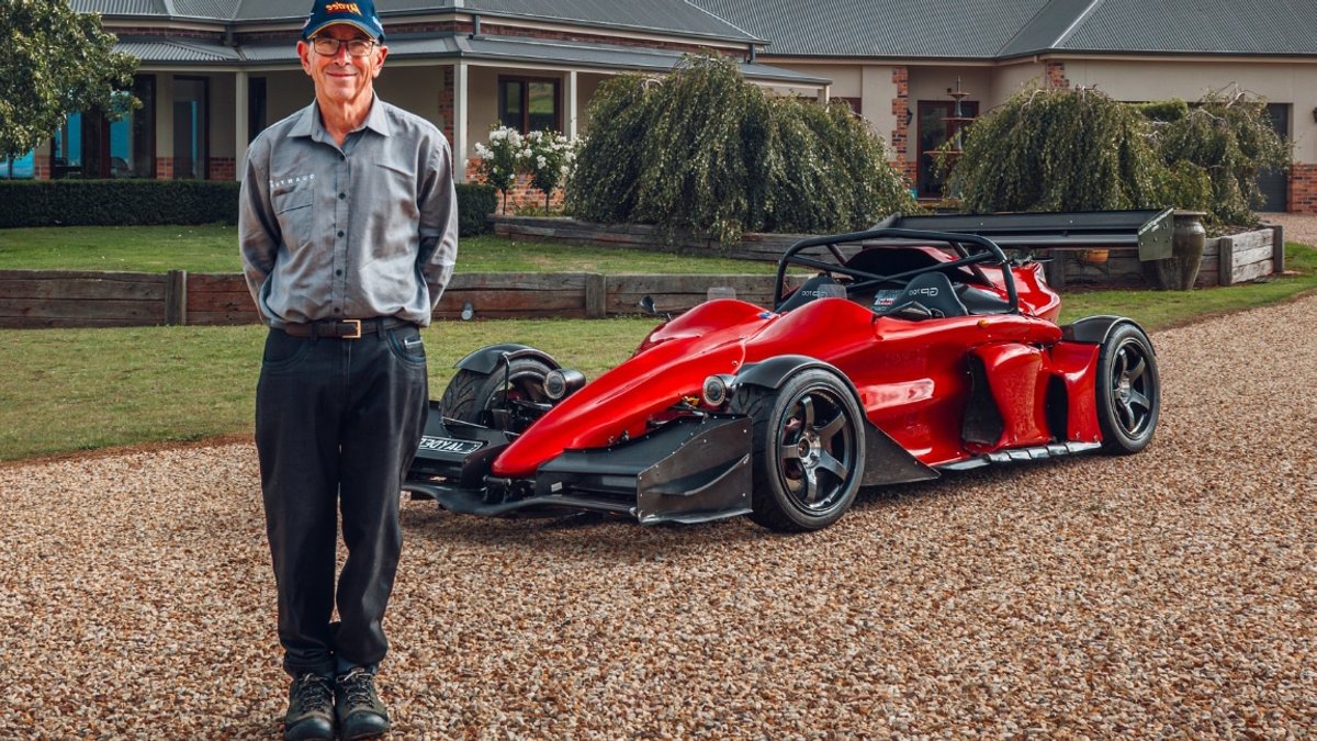 Man builds 800bhp hypercar in his garage Man builds 800bhp hypercar in his garage - garage built hypercar