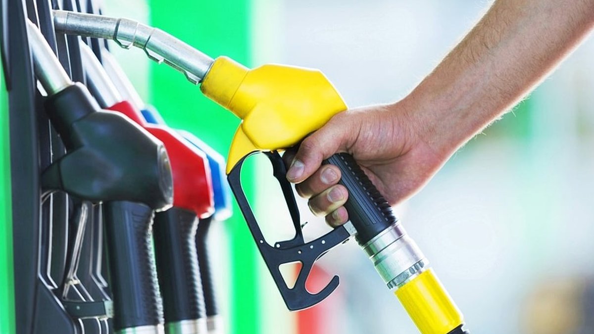 Pakistan weighs fuel rationing amid soaring prices Pakistan weighs fuel rationing amid soaring prices - fuel rationing