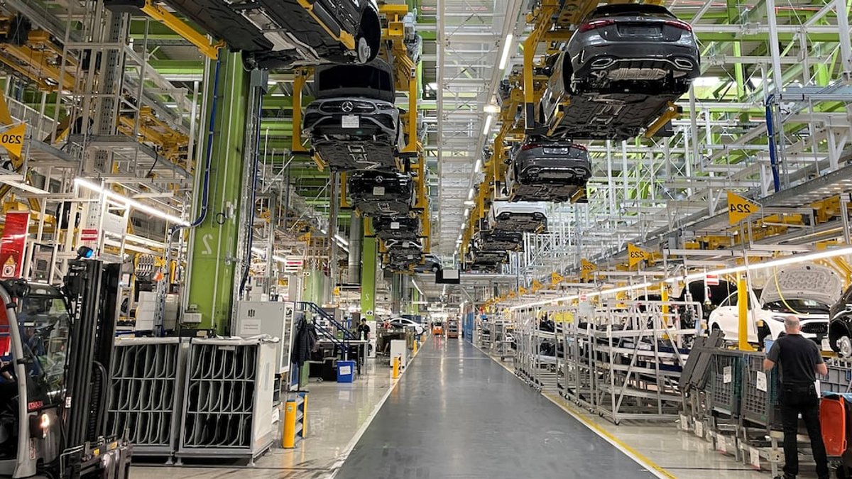 South African factory confidence falls again South African factory confidence falls again - south african factory