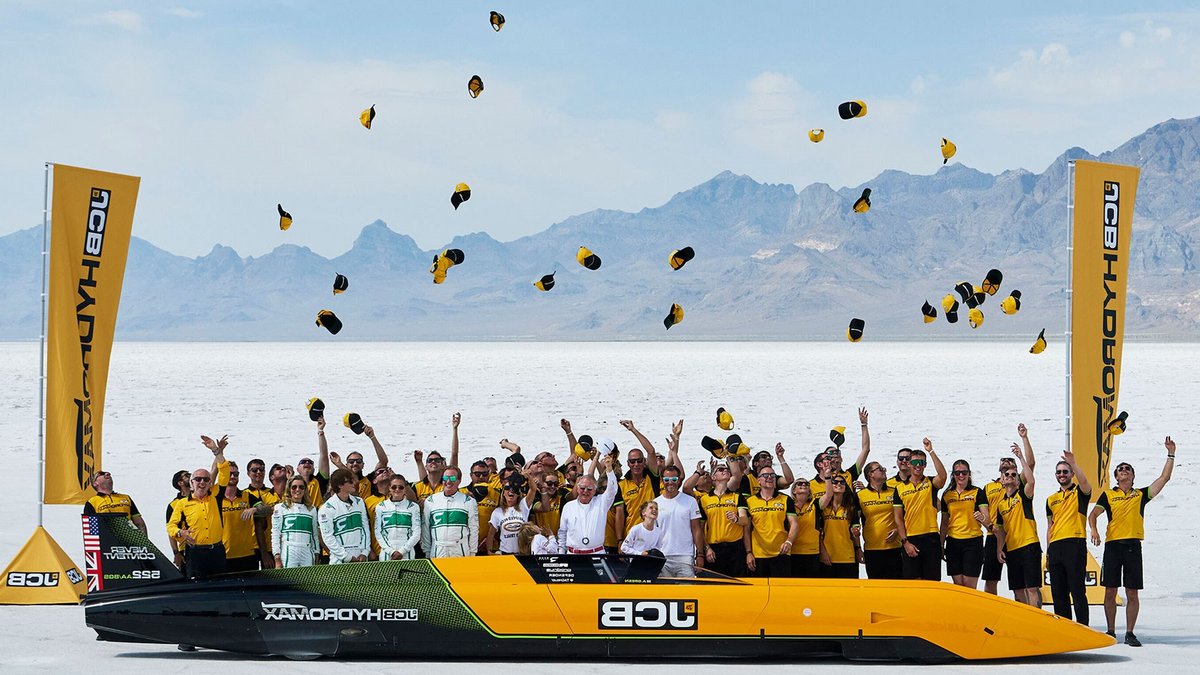 JCB's Hydromax Sets New 406mph Land Speed Record - land speed