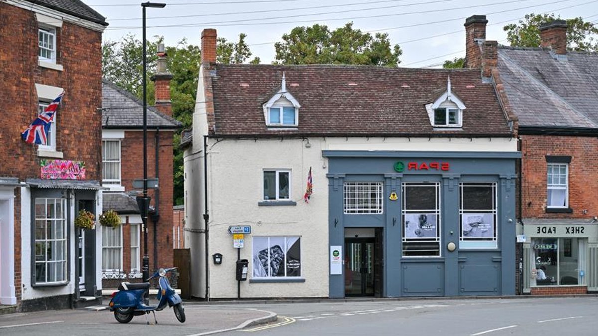 Tutbury bank building reborn as Spar store Tutbury bank building reborn as Spar store - bank store revival