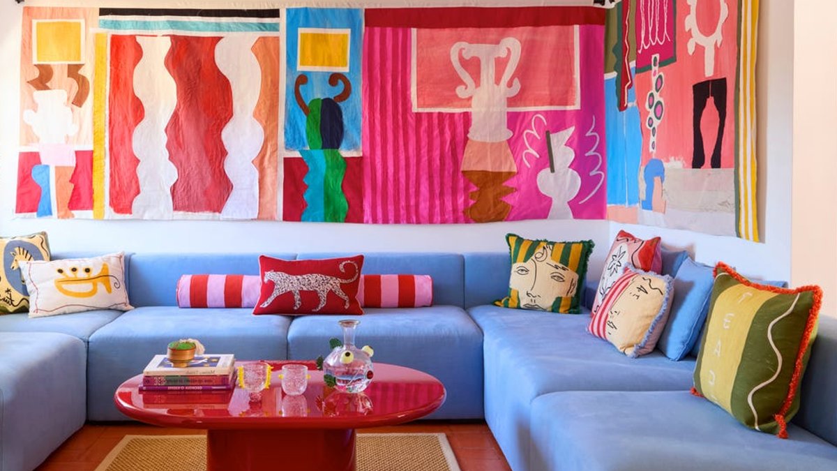 Lisbon Home Reflects Artist’s Creative Spirit Lisbon Home Reflects Artist’s Creative Spirit - lisbon home reflection