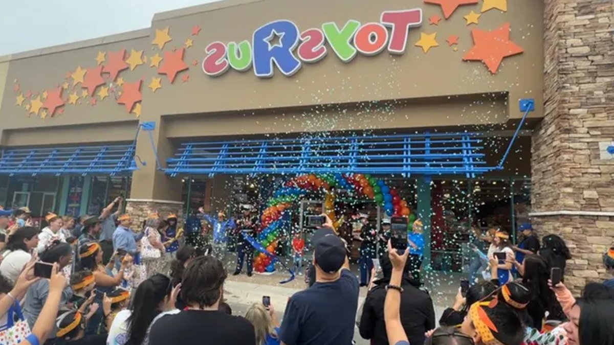 Toys R Us to Open 120 New US Stores - toys r us