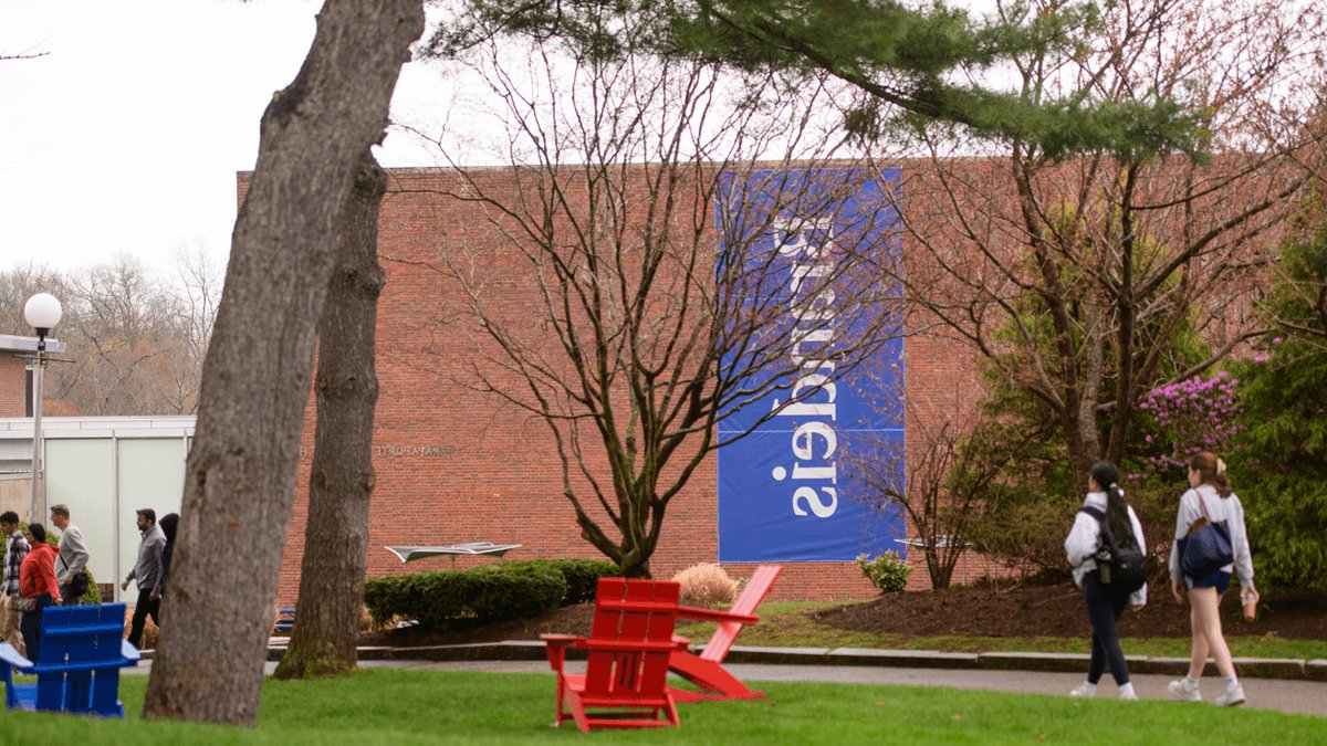 Liberal arts degrees lose popularity among students - liberal arts