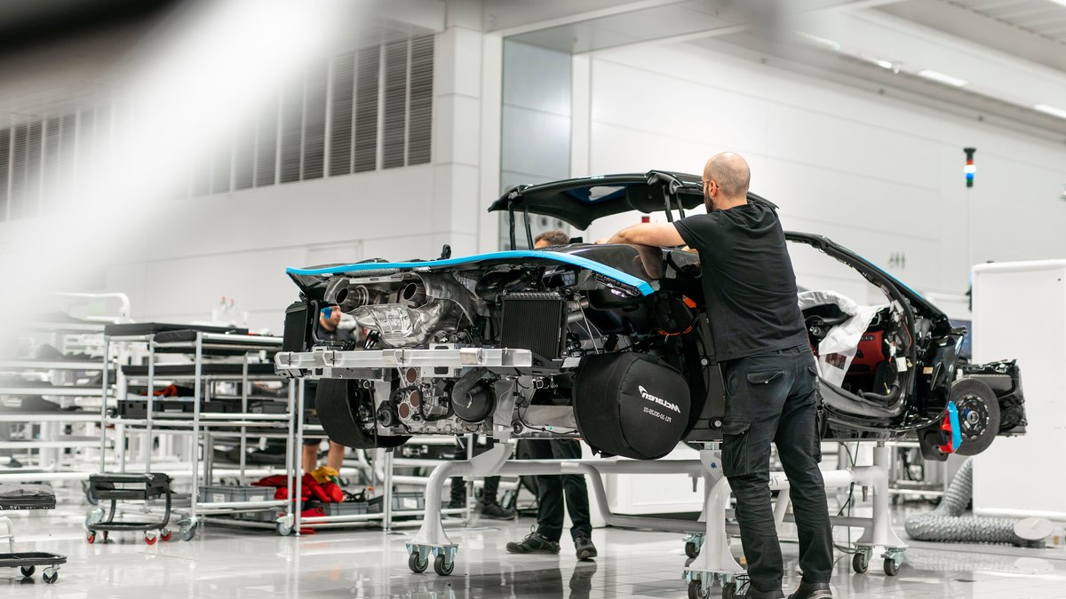 McLaren and Nissan invest in UK manufacturing despite EV slowdown - uk ev manufacturing