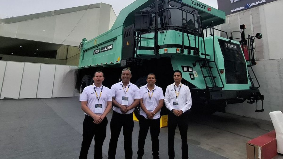 Peru Unveils 91-Ton Hybrid Mining Truck for Operations