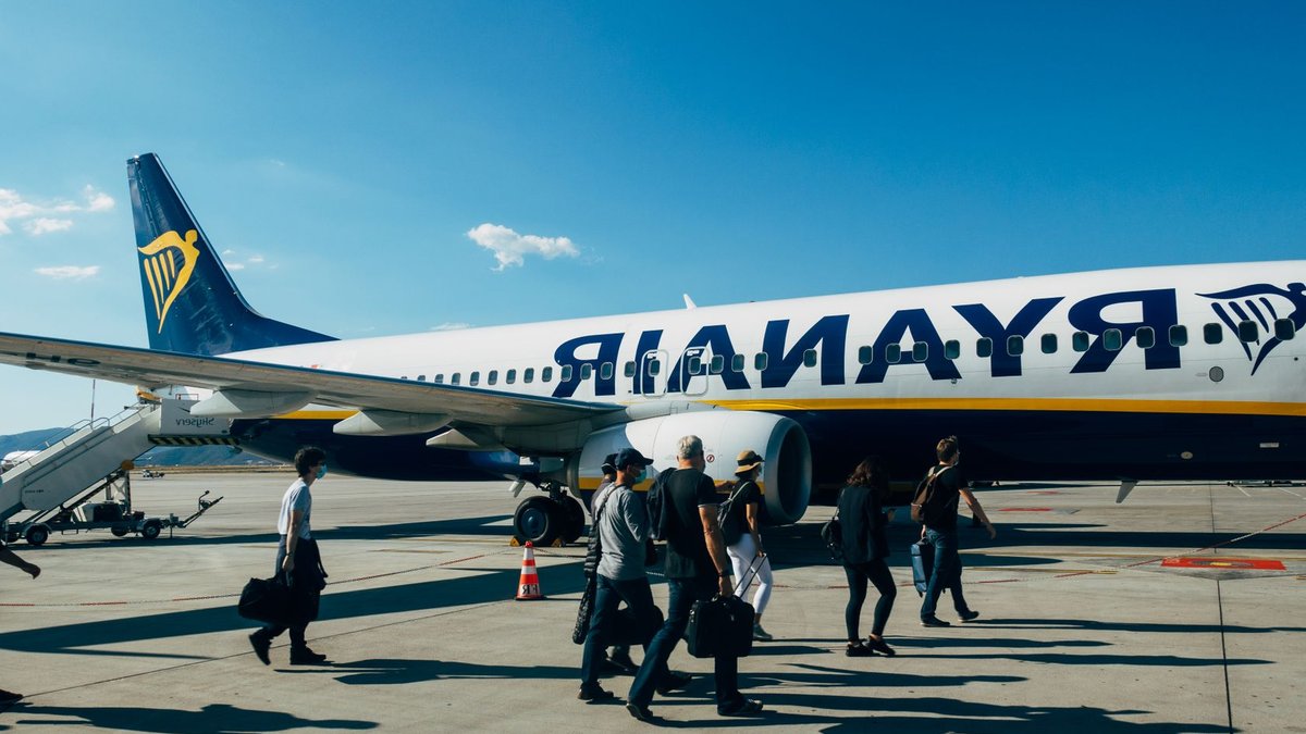 Airline group warns Canada airport privatization may raise travel costs - airport privatization