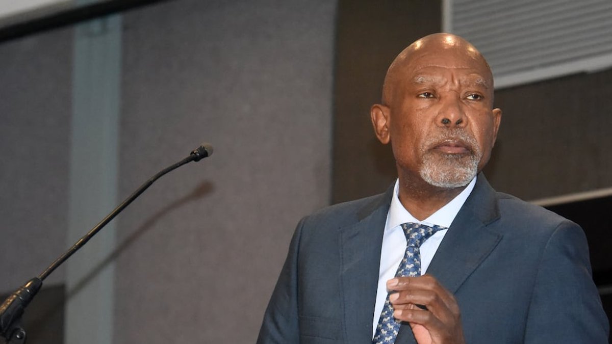South African Reserve Bank poised to keep rates steady - south african reserve bank