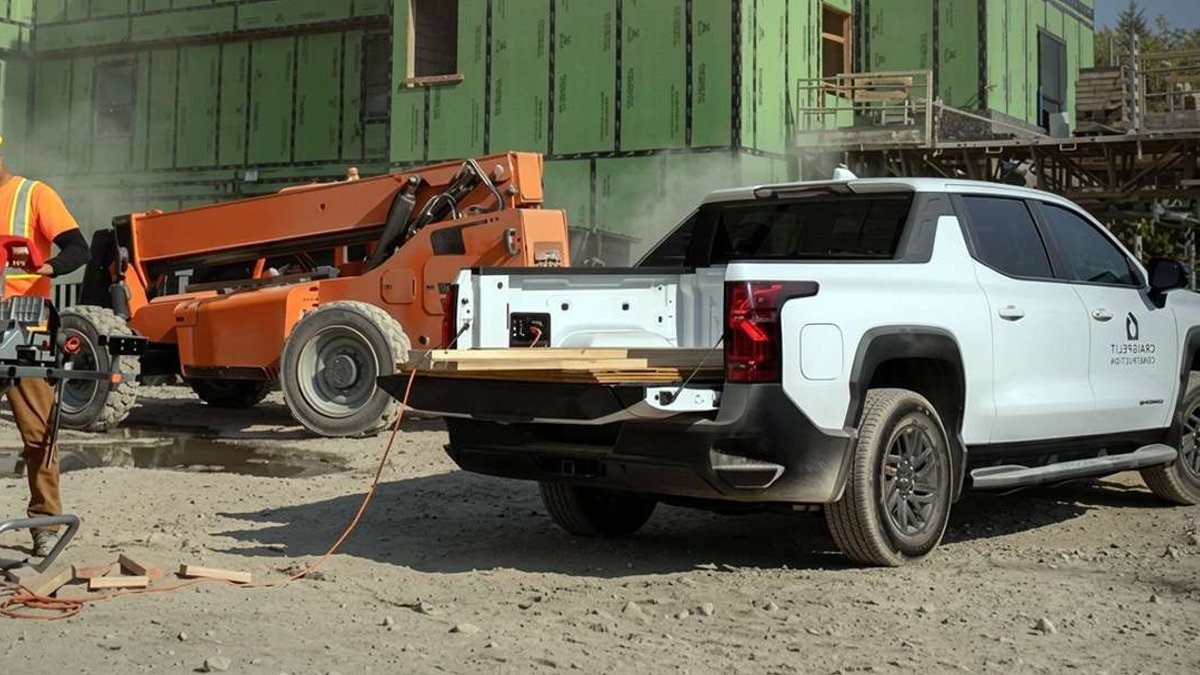 Midwest crew cuts $900 monthly costs with EV - silverado ev