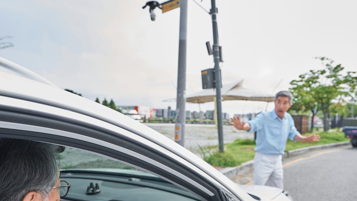 NHTSA certifies 102 cars under new pedestrian safety rules - nhtsa pedestrian safety