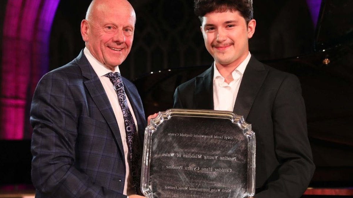 Welsh cellist wins top young musician award Welsh cellist wins top young musician award - welsh cellist award