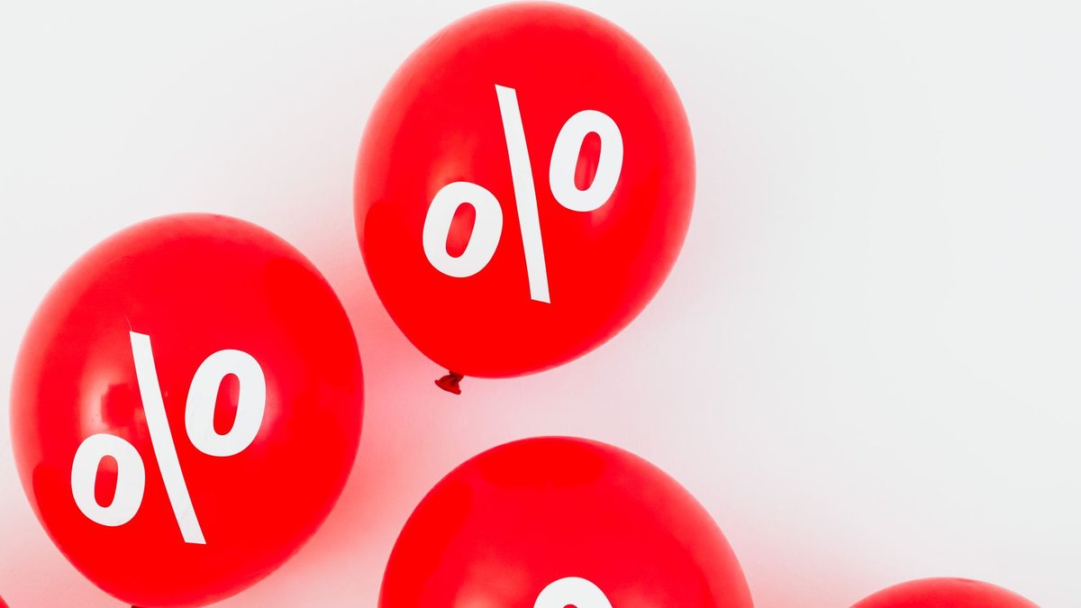 Bright red balloons with percent symbols, ideal for sales promotions and discounts.