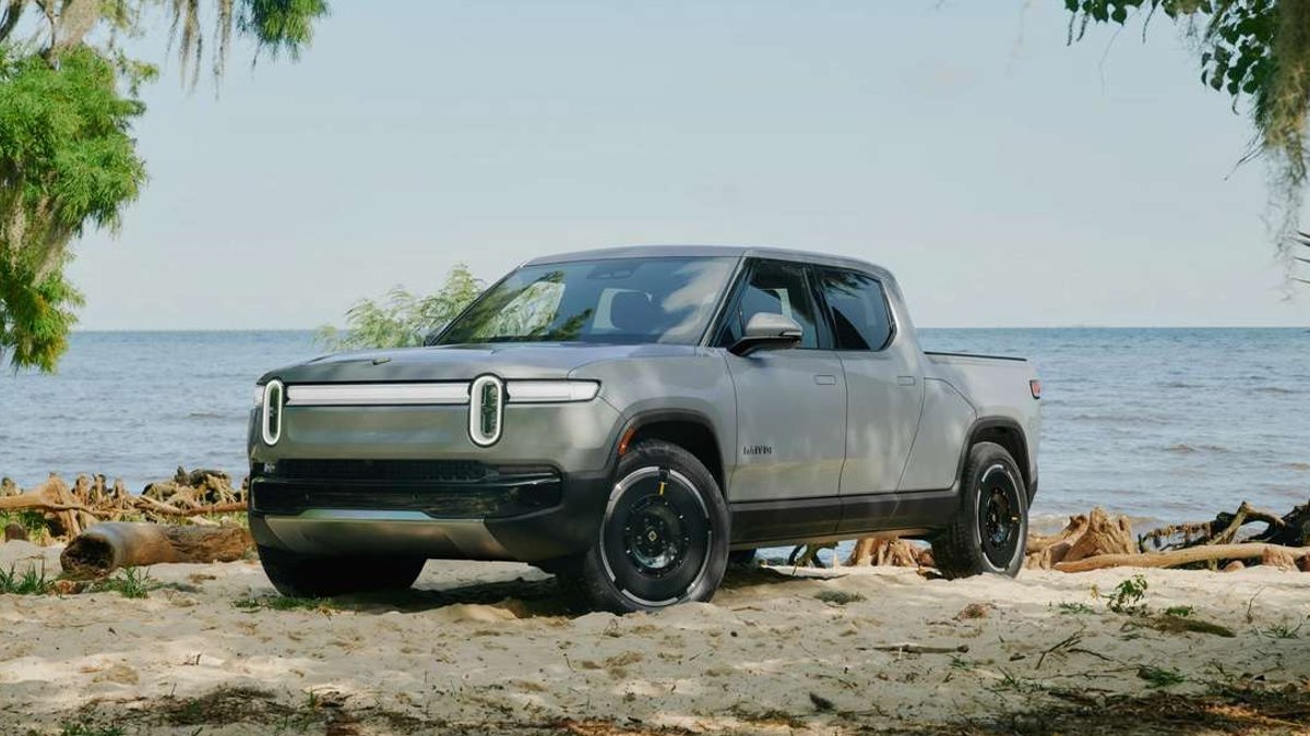 Rivian R1T breaks down after two weeks - rivian r1t breaks down