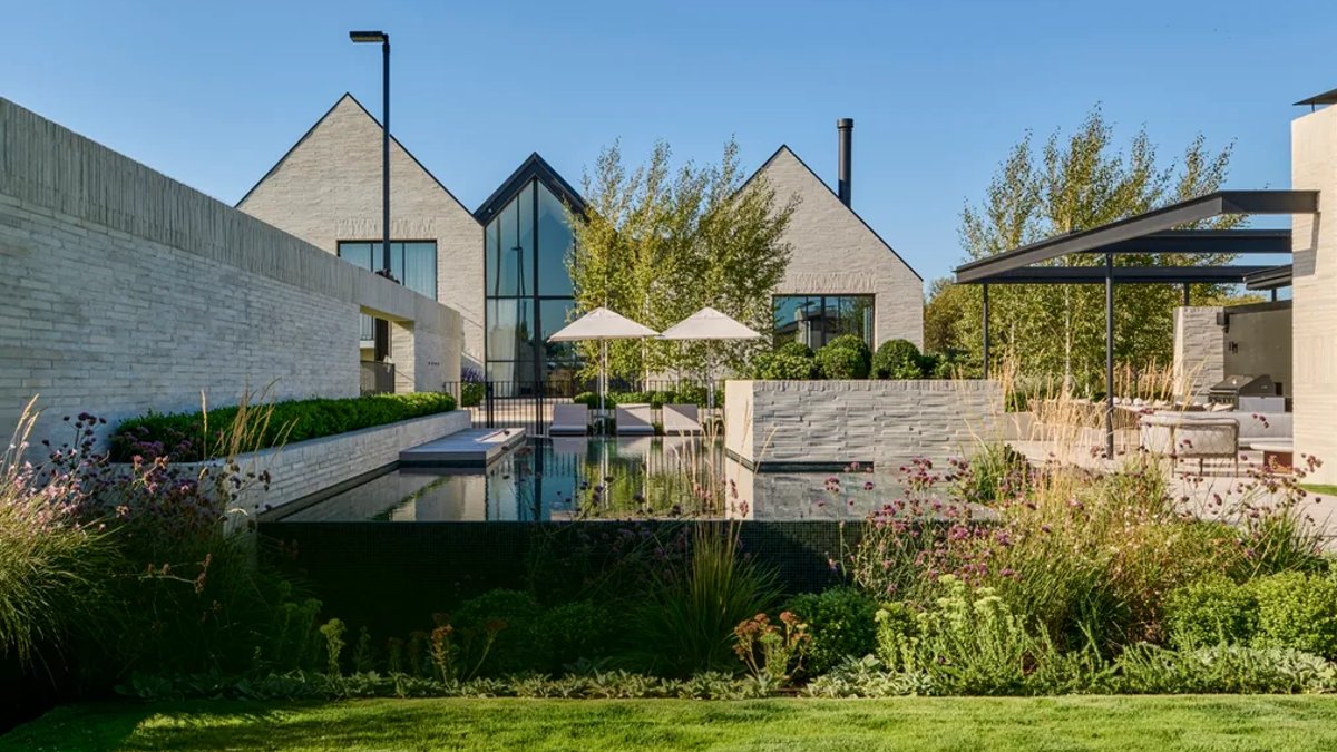 Melbourne Home Gets Garden That Feels Decades Old Melbourne Home Gets Garden That Feels Decades Old - melbourne home
