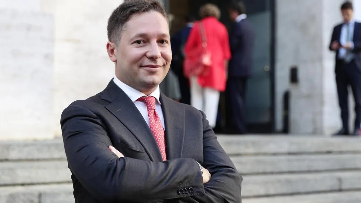 English Fund Dsq Revives Bid for Smart Bank - smart bank