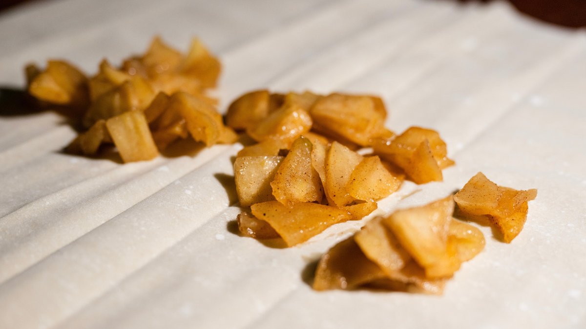Crisp phyllo apple rolls offer fast fall dessert alternative - crisp phyllo apple rolls