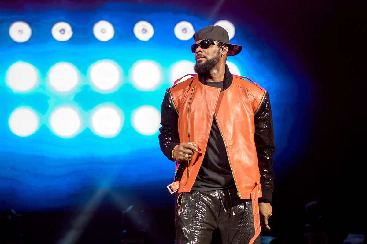 Survivors Flood Sexual Assault Hotline After The Premiere Of 'Surviving R. Kelly'