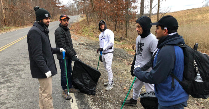 This Muslim Youth Group Stepped Up To Help Keep Our National Parks Clean During Trump's Government Shutdown