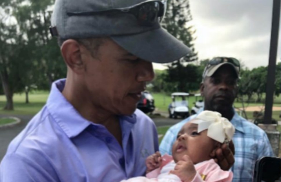 Obama Proved Why He's President Of Our Hearts In An Adorable Moment With A Newborn In Hawaii