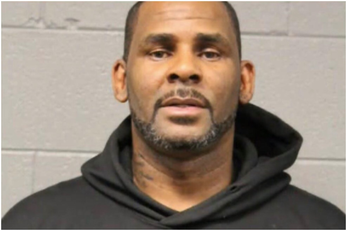 Female R. Kelly Fans With Nothing Better To Do With Their Finances Have Been Trying To Help Pay R. Kelly's $1 Million Bail