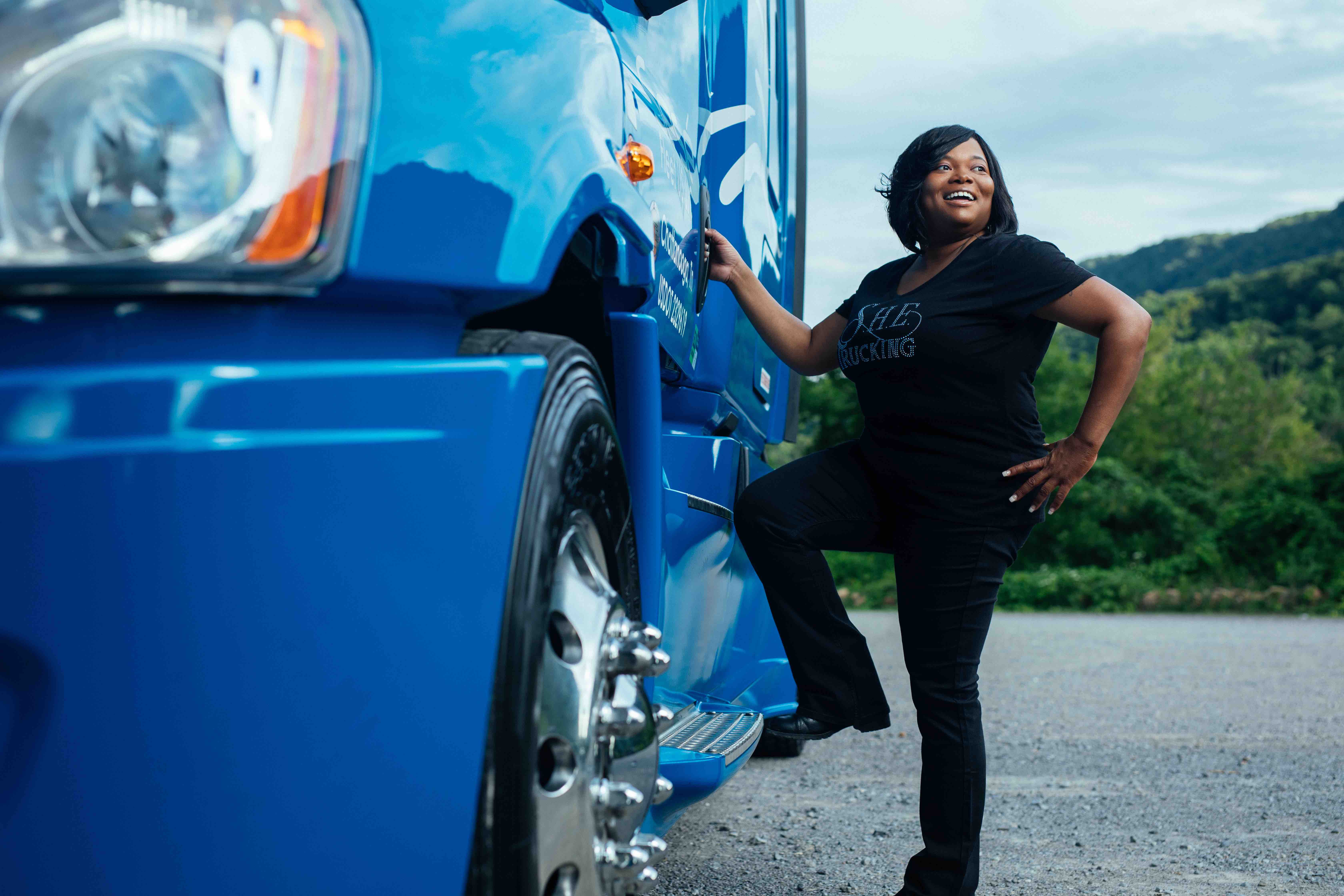 Here’s How This Female Truck Driver Is Providing A Platform For Women In The Trucking Industry