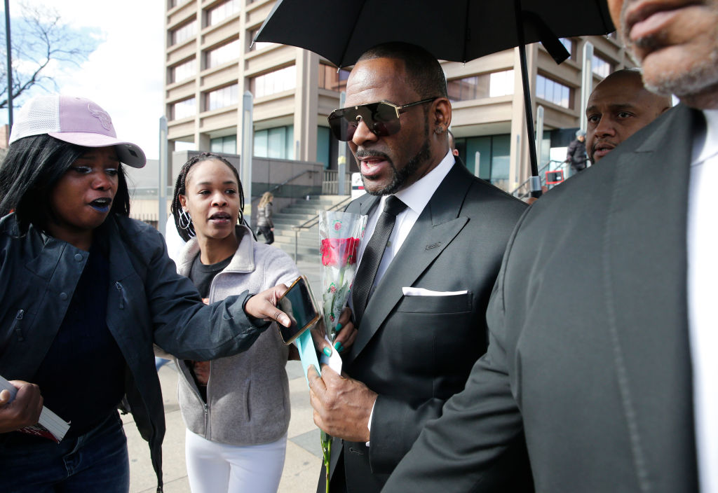 Several Women Have Called The R. Kelly Sexual Abuse Hotline To Brag About Their Alleged Sexual Escapades With Singer