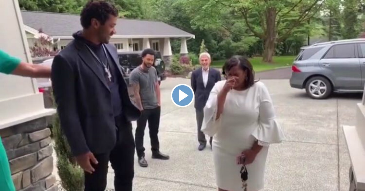 Russell Wilson Leaves His Mama In Tears While Gifting Her With A House On Mother's Day