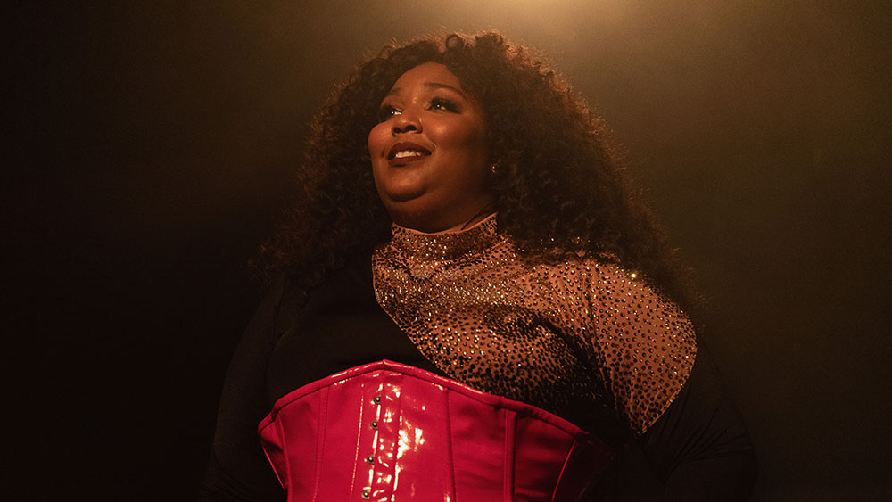 Folks Realize The 'Truth Hurts' When Lizzo References Male Hip-Hop Artists To Vent About Not Being Considered A Rapper