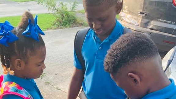 Louisiana Family Receives Thousands In Donations After Photo Of Siblings Praying Before First Day Of School Goes Viral