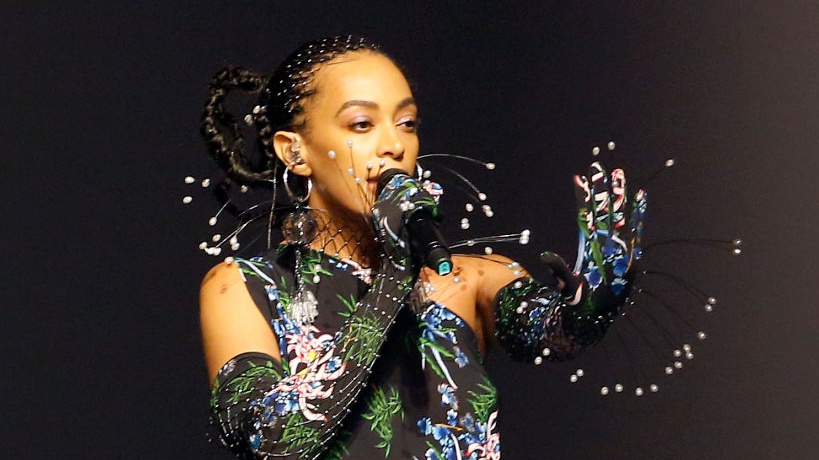 Solange Premieres Performance Art Installation 'Bridge-s' At Getty Museum In Los Angeles