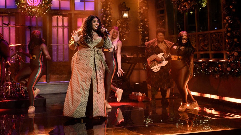 Lizzo Rocked A Fit From This Iconic Black Designer And Paid Homage To Sister Rosetta Tharpe In Her 'SNL' Performance