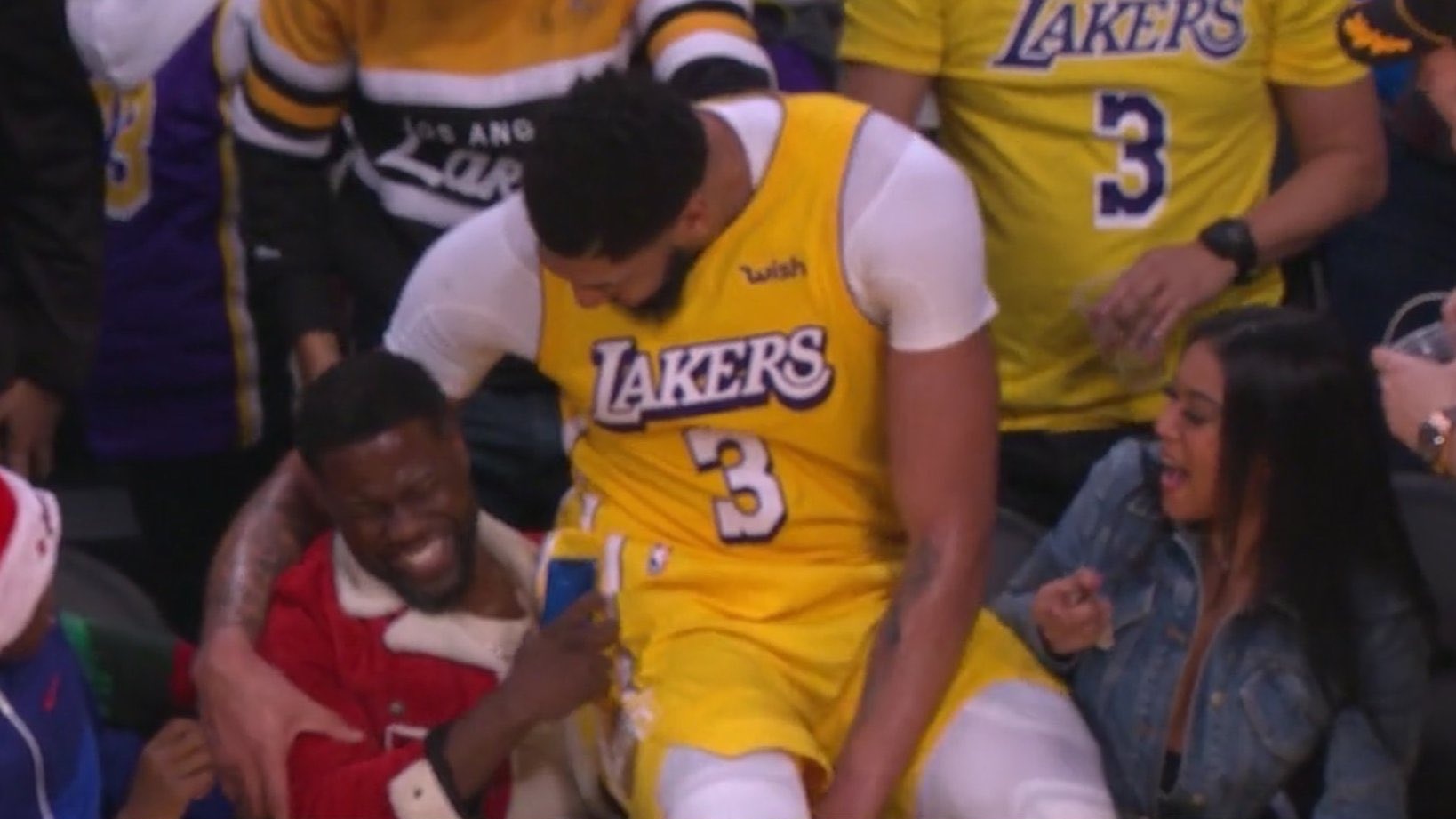 A 6'10'' Anthony Davis Stumbling Into Kevin Hart's Lap Has Created The Perfect Holiday Meme