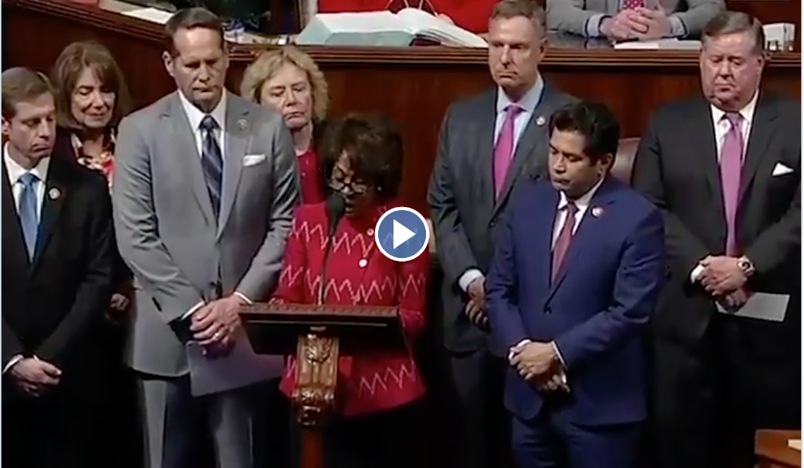 Maxine Waters Described Kobe Bryant As 'A King In Los Angeles,' Led A Moment Of Silence In His Honor