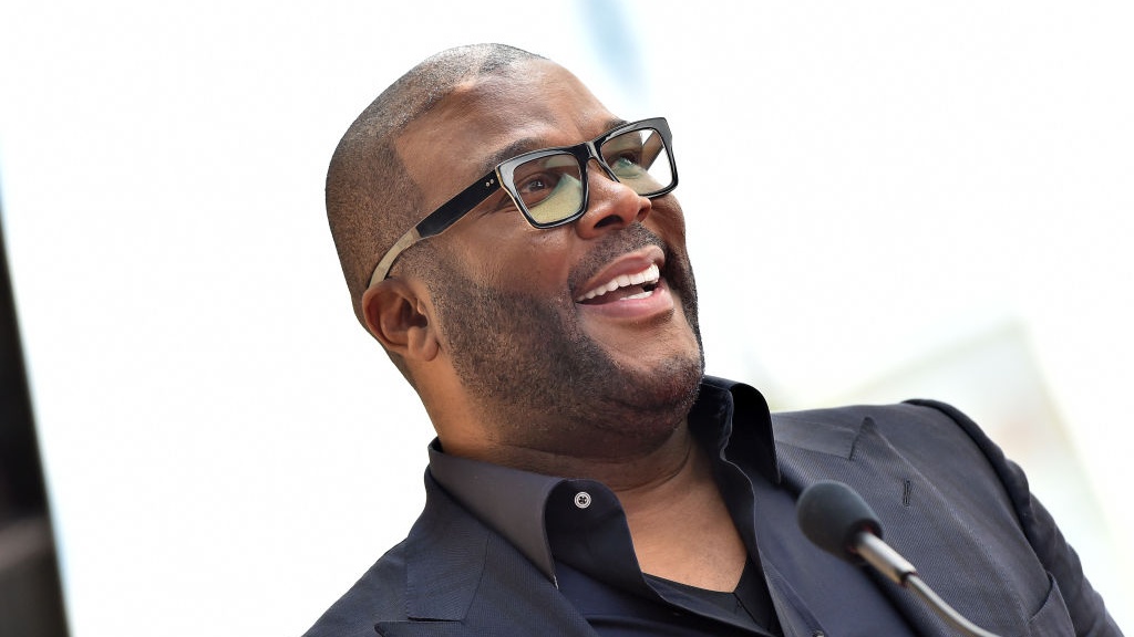 Tyler Perry Gives $500 Tip To Each Worker On A 42-Person Restaurant Staff In Atlanta