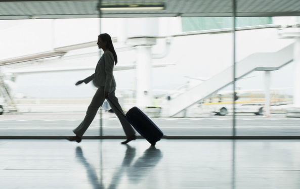 American Airlines 'influencer' unmasked after she's kicked off flight - US  News - News - Daily Express US