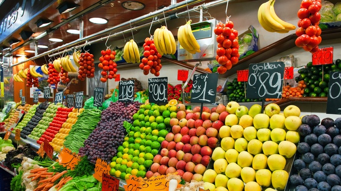 Chicago Teens Are Turning A Defunct Liquor Store Into A Fresh Food Market In One Of The City's Food Deserts